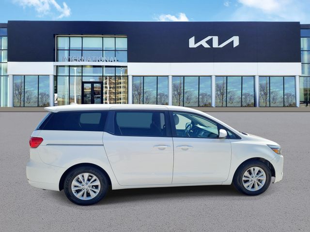 Used 2018 Kia Sedona L with VIN KNDMA5C15J6435708 for sale in Orland Hills, IL