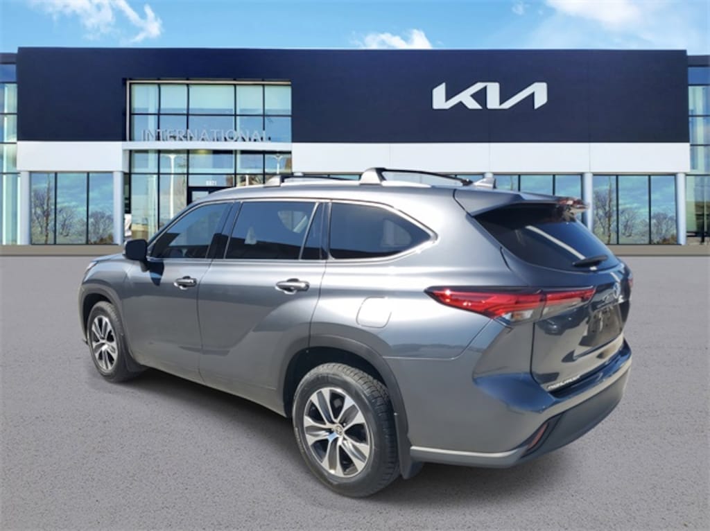 Used 2020 Toyota Highlander XLE SUV