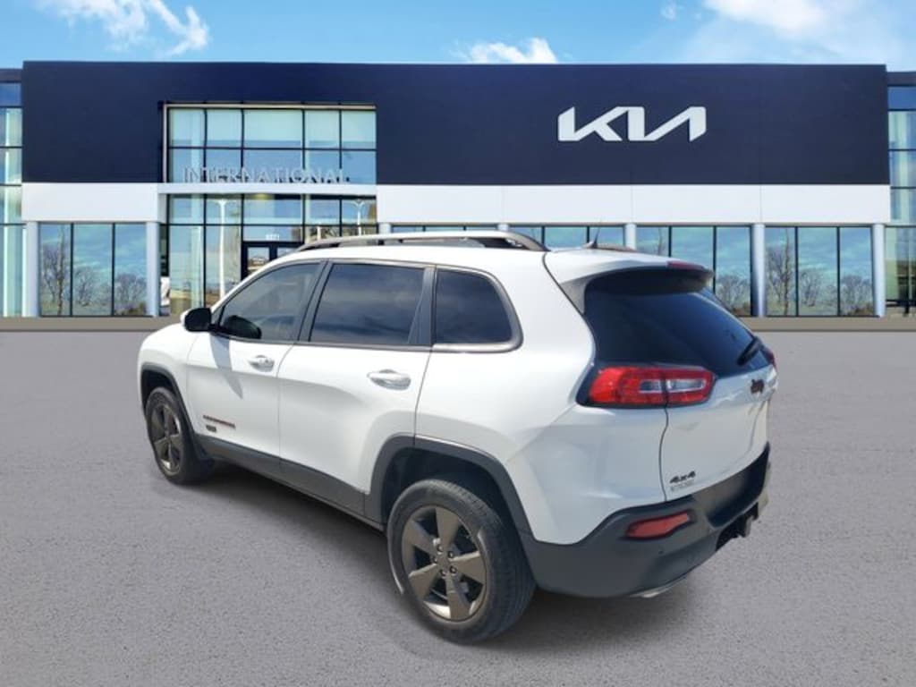 Used 2017 Jeep Cherokee Latitude SUV