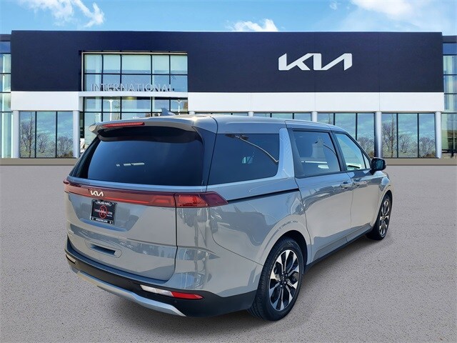 2023 Kia Carnival EX photo 3