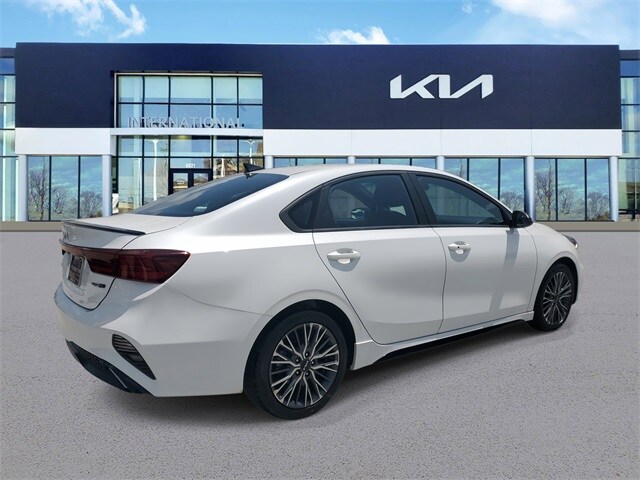 2023 Kia Forte GT-Line photo 4