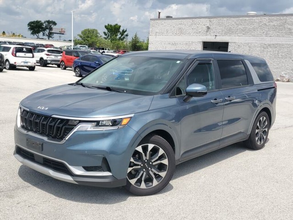 Used 2024 Kia Carnival EX Minivan/Van