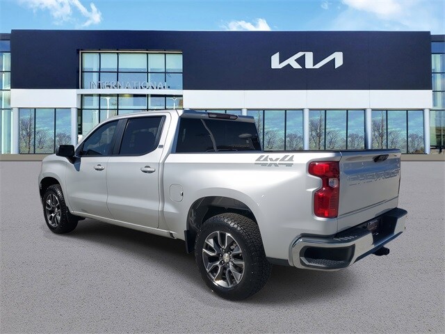 2022 Chevrolet Silverado 1500 LT photo 4