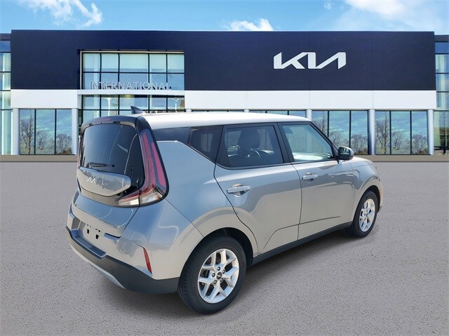 2023 Kia Soul LX photo 3