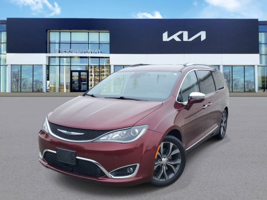 Used 2018 Chrysler Pacifica Limited Minivan/Van
