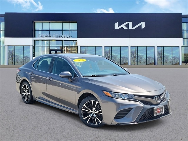 Used 2020 Toyota Camry SE with VIN 4T1G11AK0LU912850 for sale in Orland Hills, IL