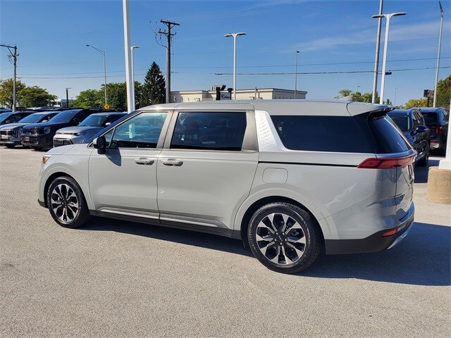 2023 Kia Carnival EX photo 3