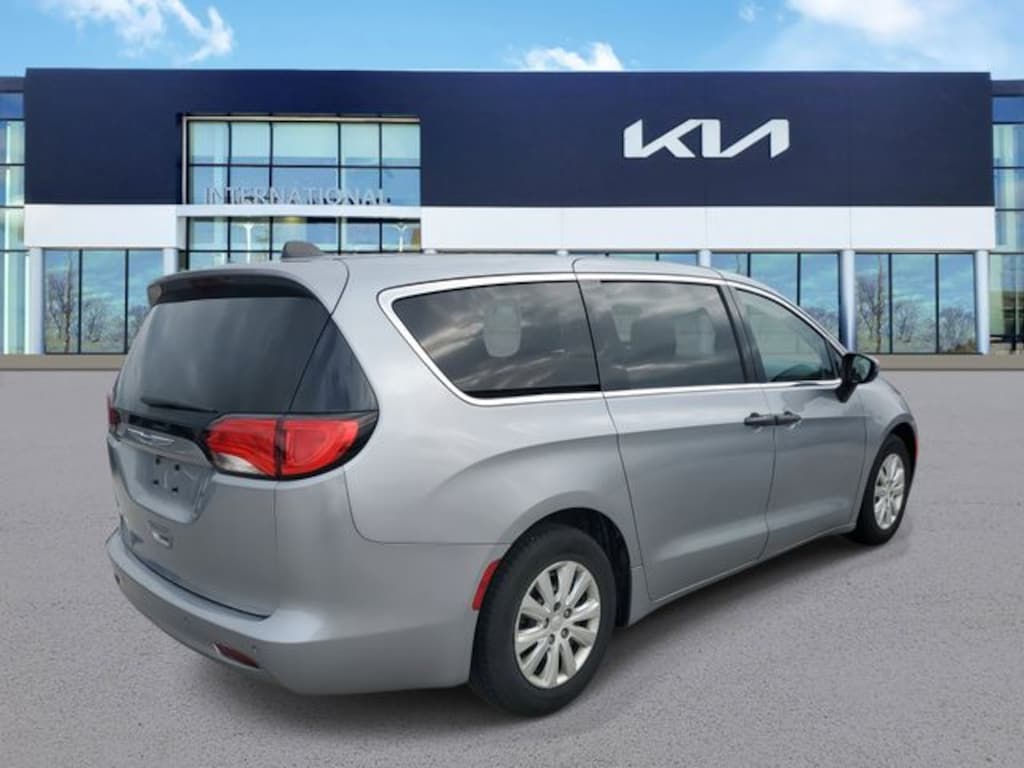 Used 2019 Chrysler Pacifica L Minivan/Van