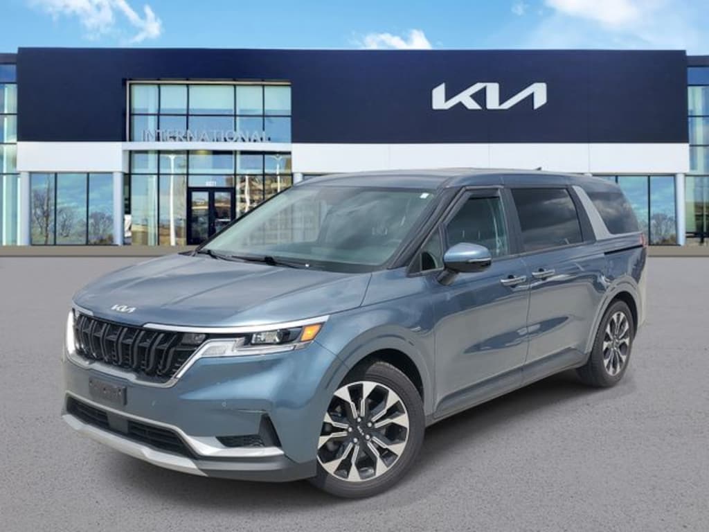 Used 2024 Kia Carnival EX Minivan/Van