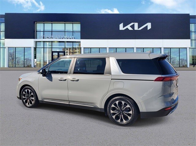 2023 Kia Carnival EX photo 4