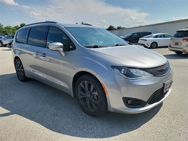 Used 2018 Chrysler Pacifica Touring Plus with VIN 2C4RC1FG9JR333474 for sale in Orland Hills, IL