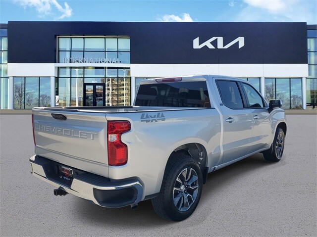 2022 Chevrolet Silverado 1500 LT photo 3