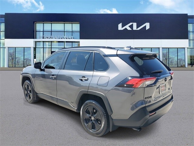 2022 Toyota RAV4 Hybrid XLE photo 4