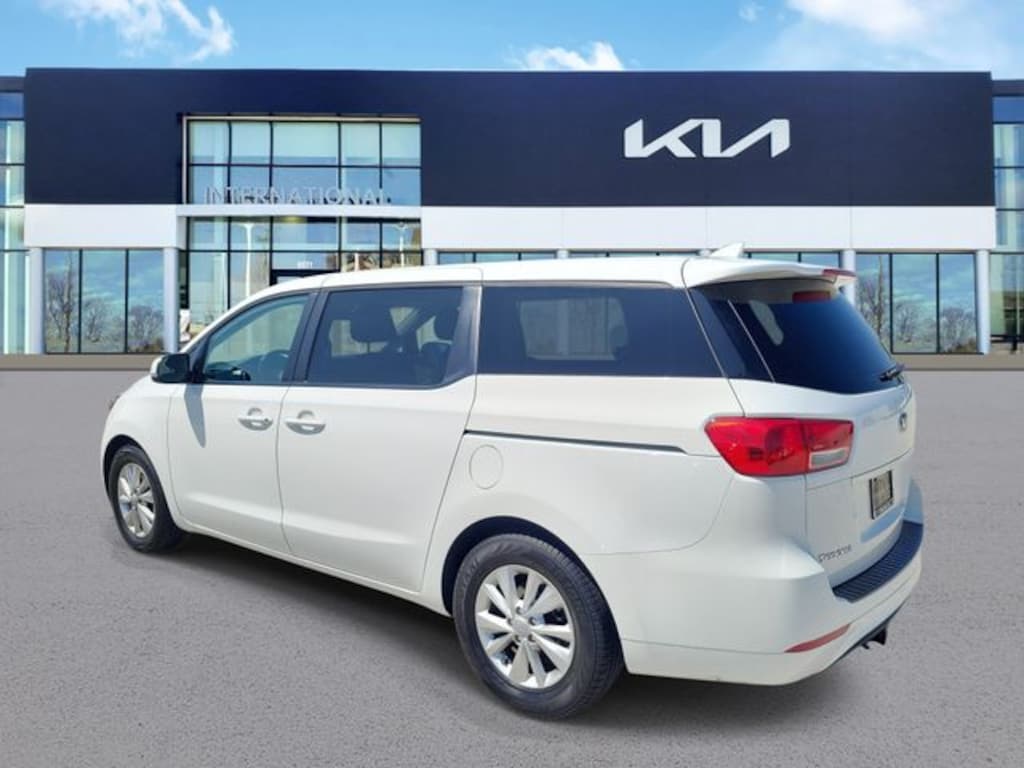 Used 2018 Kia Sedona L Minivan/Van