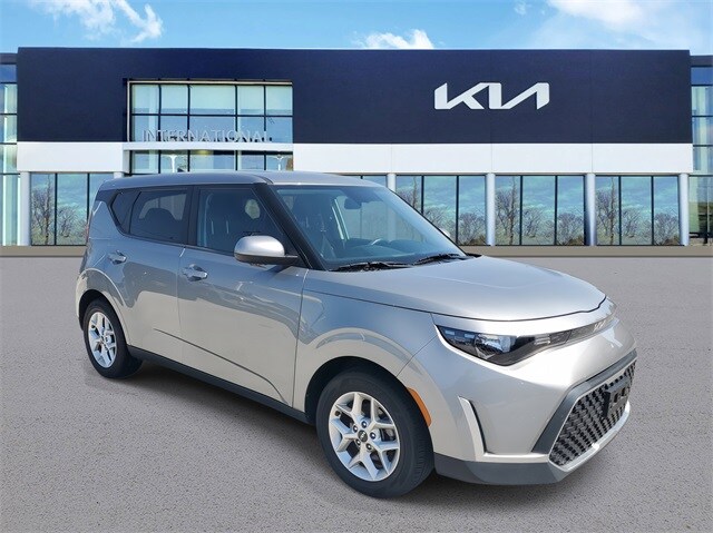 2023 Kia Soul LX photo 2