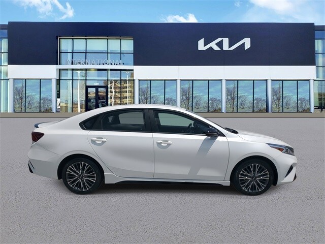 2023 Kia Forte GT-Line photo 3