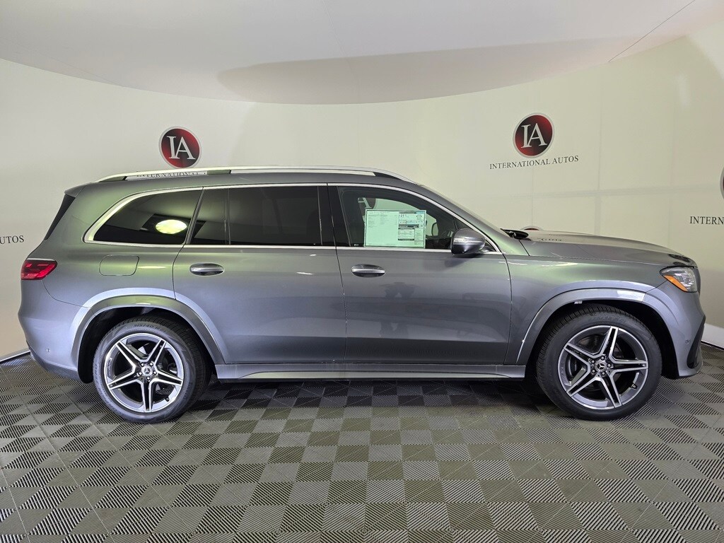 2025 Mercedes Benz GLS 450 4MATIC photo 3