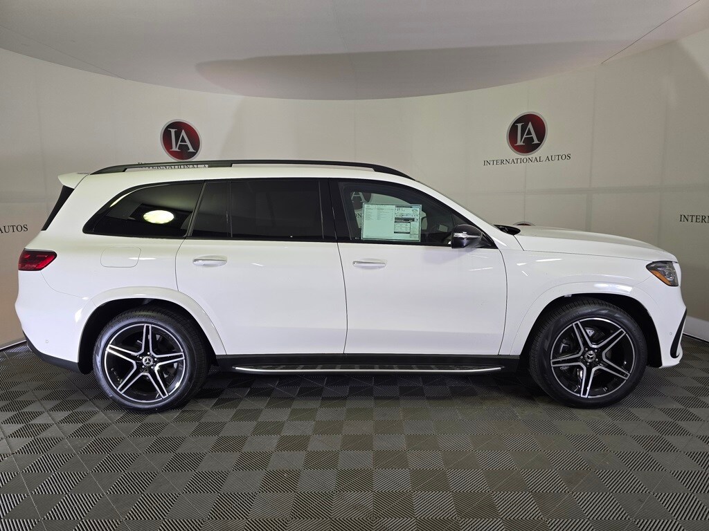 2025 Mercedes Benz GLS 450 4MATIC photo 3