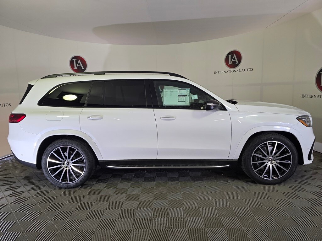 2026 Mercedes Benz GLS 580 4MATIC photo 2