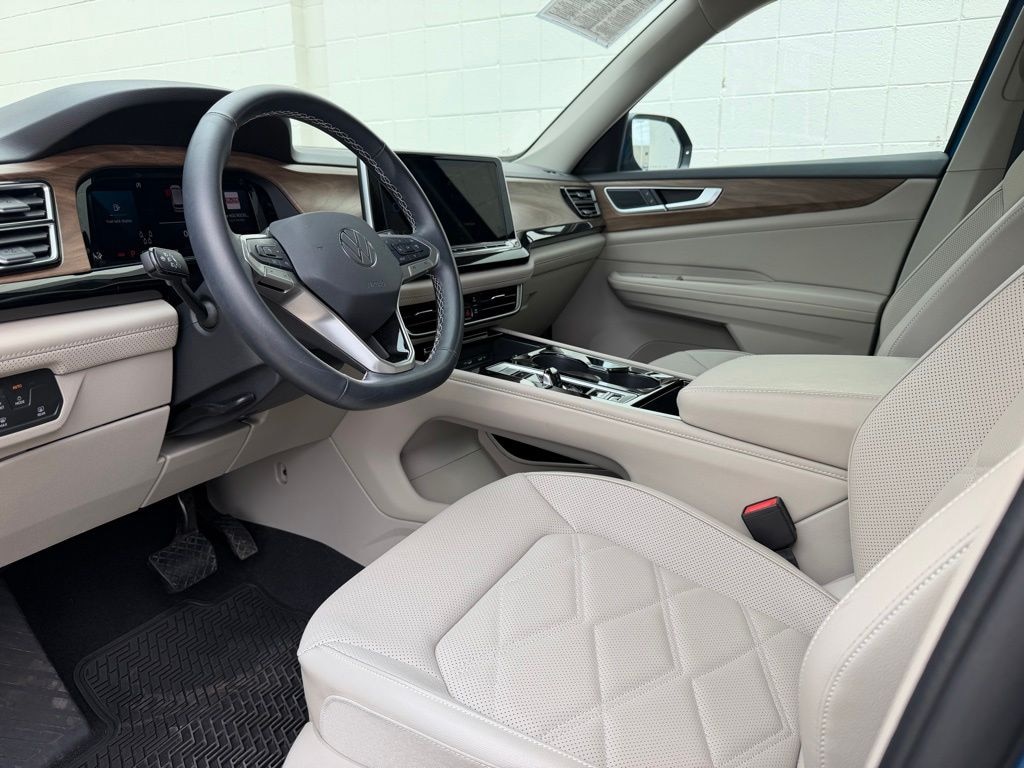 Used 2025 Volkswagen Atlas 2.0T SE w/Technology SUV