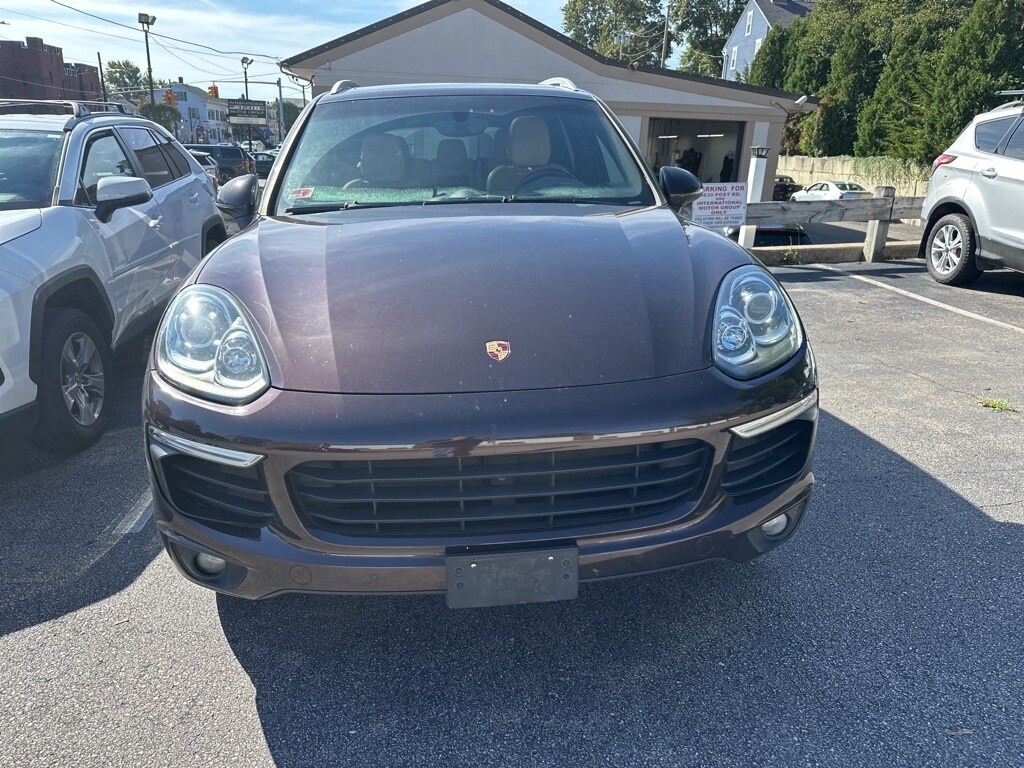 2018 Porsche Cayenne Base photo 2