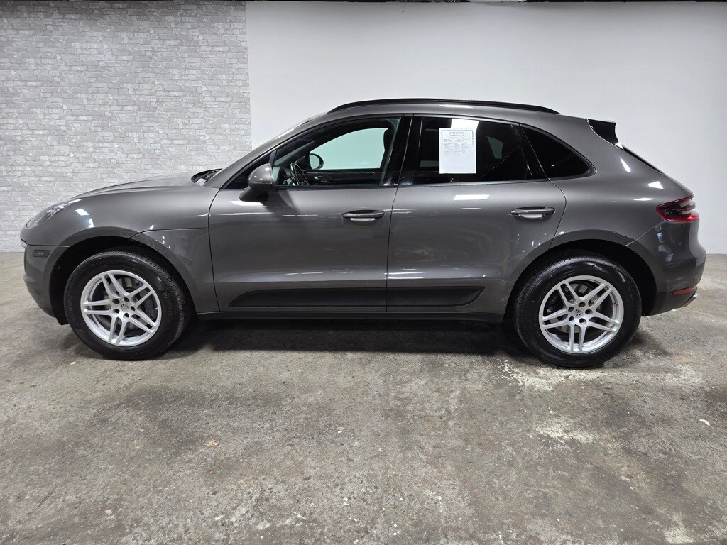 2018 Porsche Macan Base photo 2