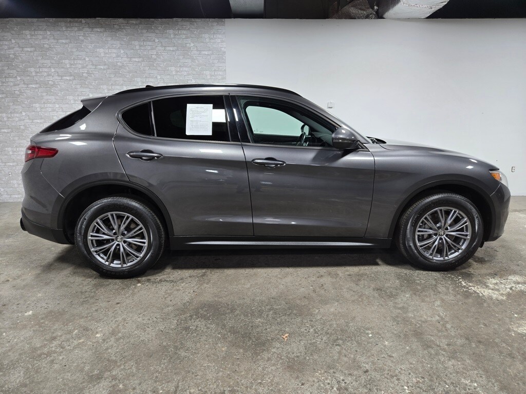 2022 Alfa Romeo Stelvio Sprint photo 3