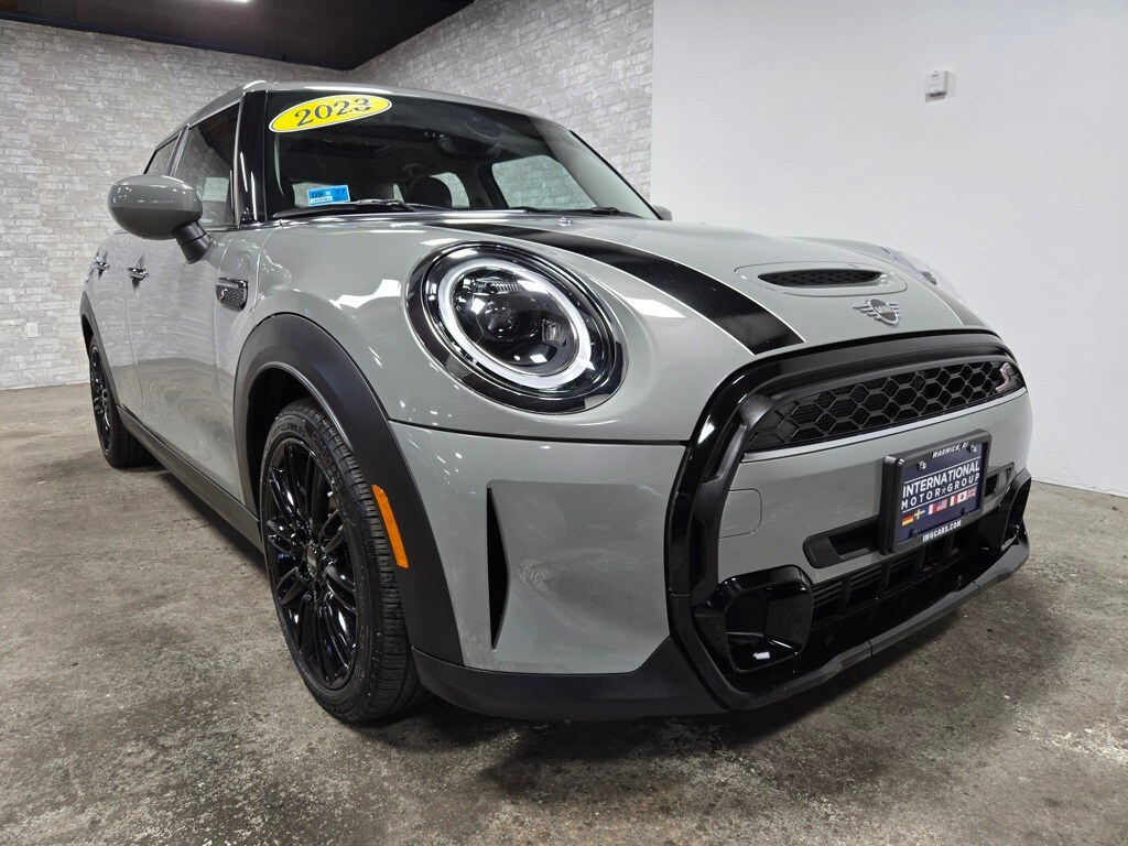 2023 Mini Cooper 4 Door Hardtop Signature photo 4