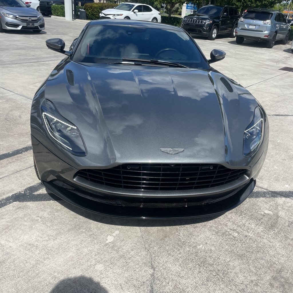 2018 Aston Martin DB11 photo 2