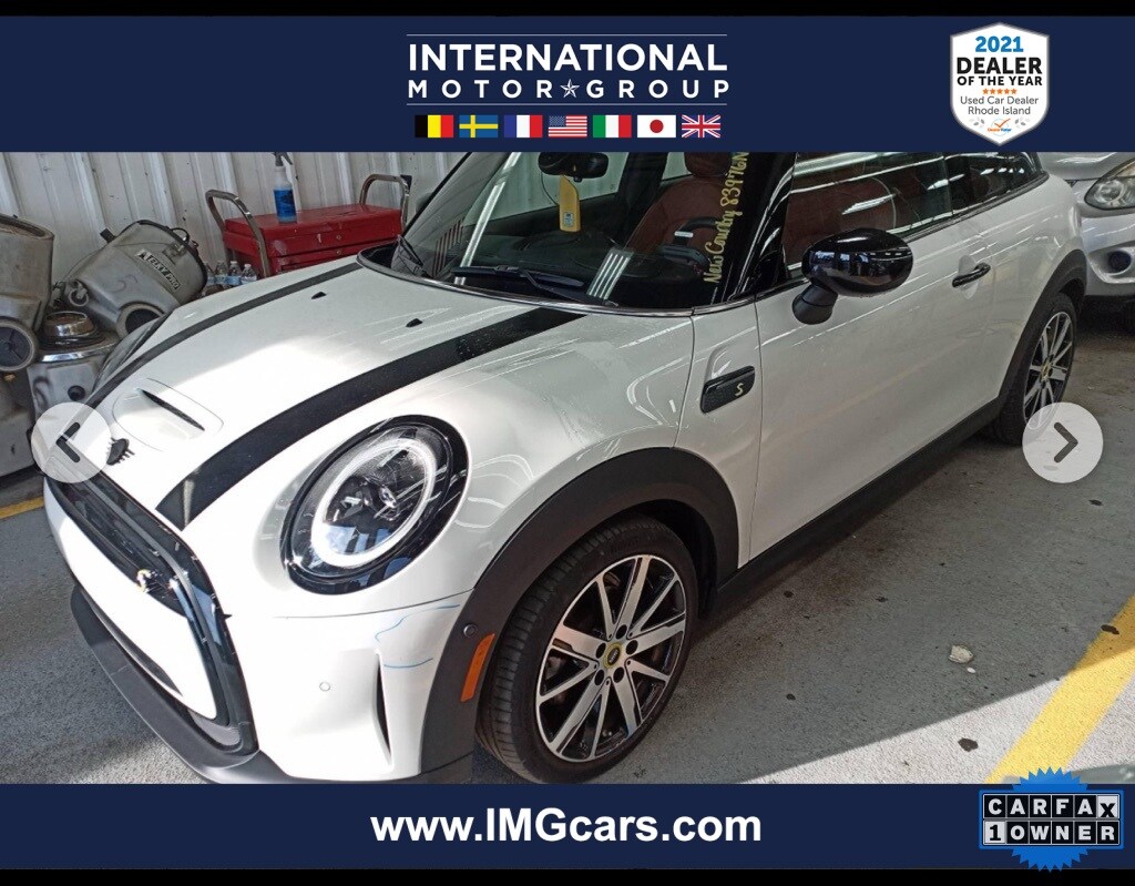 2024 Mini Cooper 2 Door Hardtop Iconic photo 2
