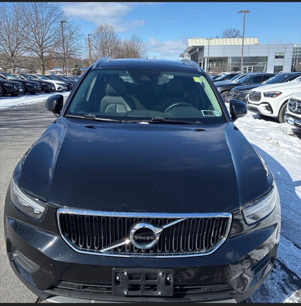 Used 2019 Volvo XC40 Momentum SUV