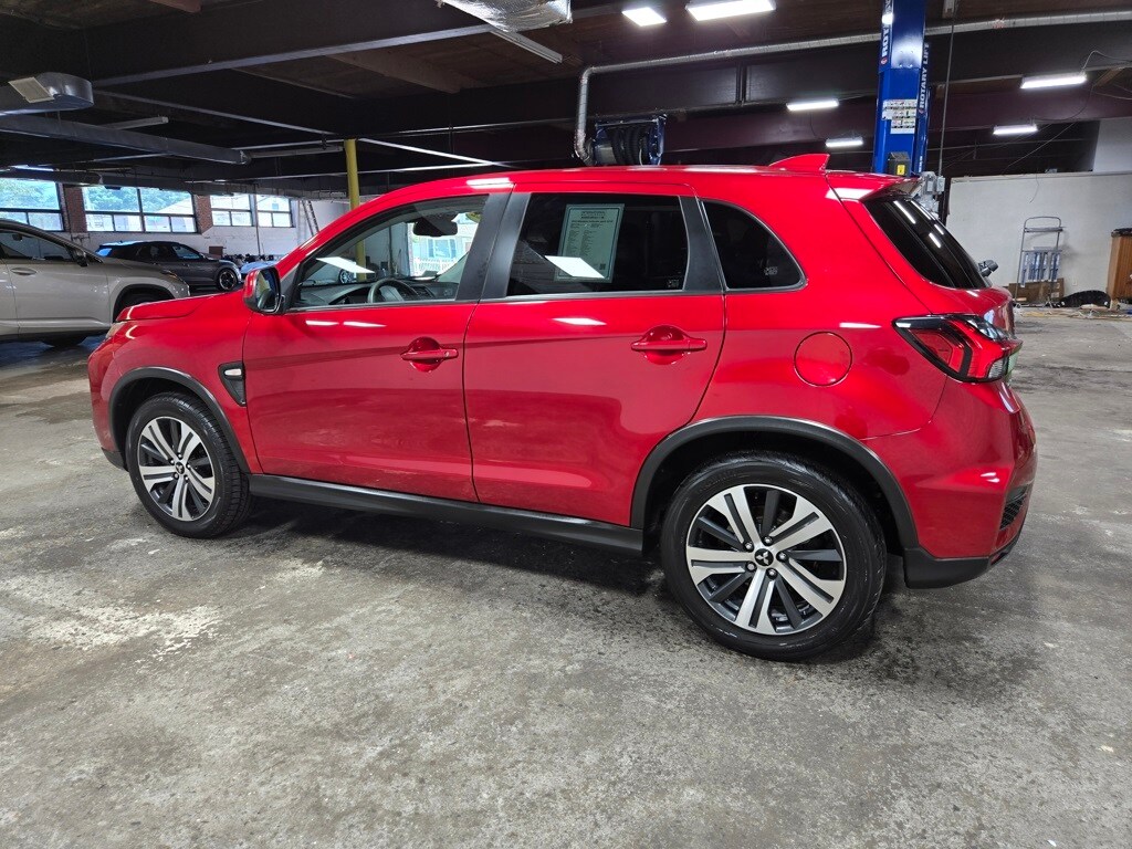 2022 Mitsubishi Outlander Sport LE photo 2
