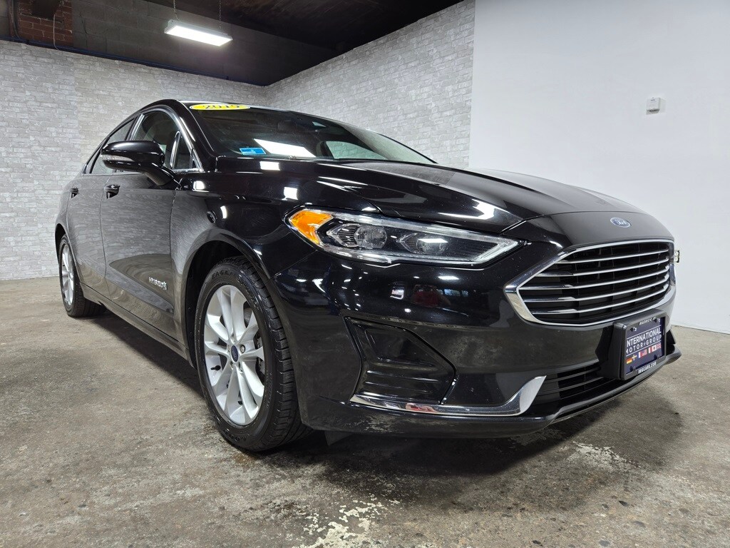 2019 Ford Fusion Hybrid SEL photo 2
