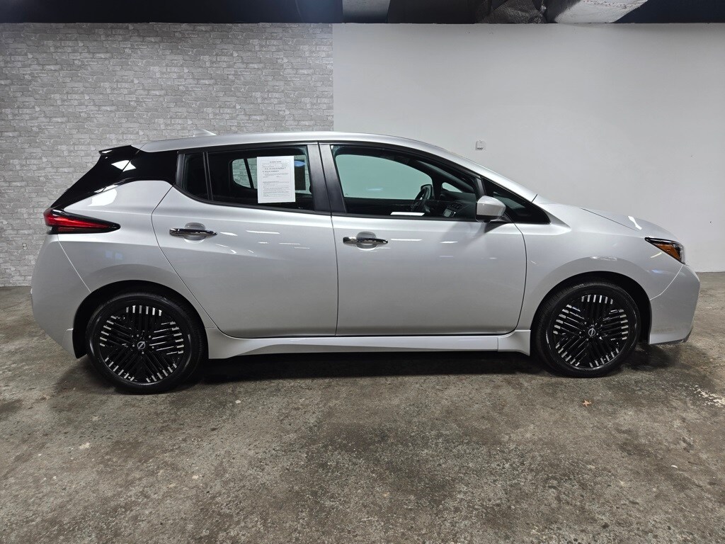 2023 Nissan Leaf SV Plus photo 3