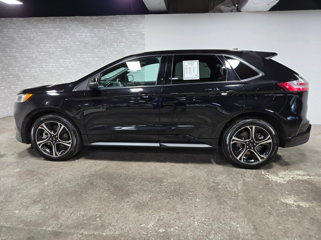 2021 Ford Edge ST photo 2
