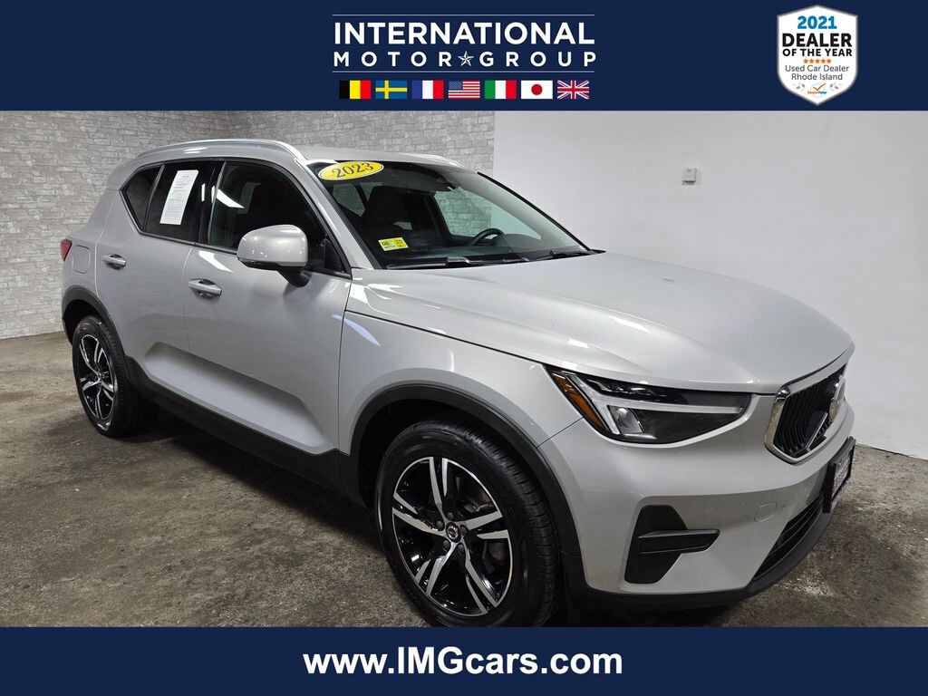 Used 2023 Volvo XC40 B5 Core SUV
