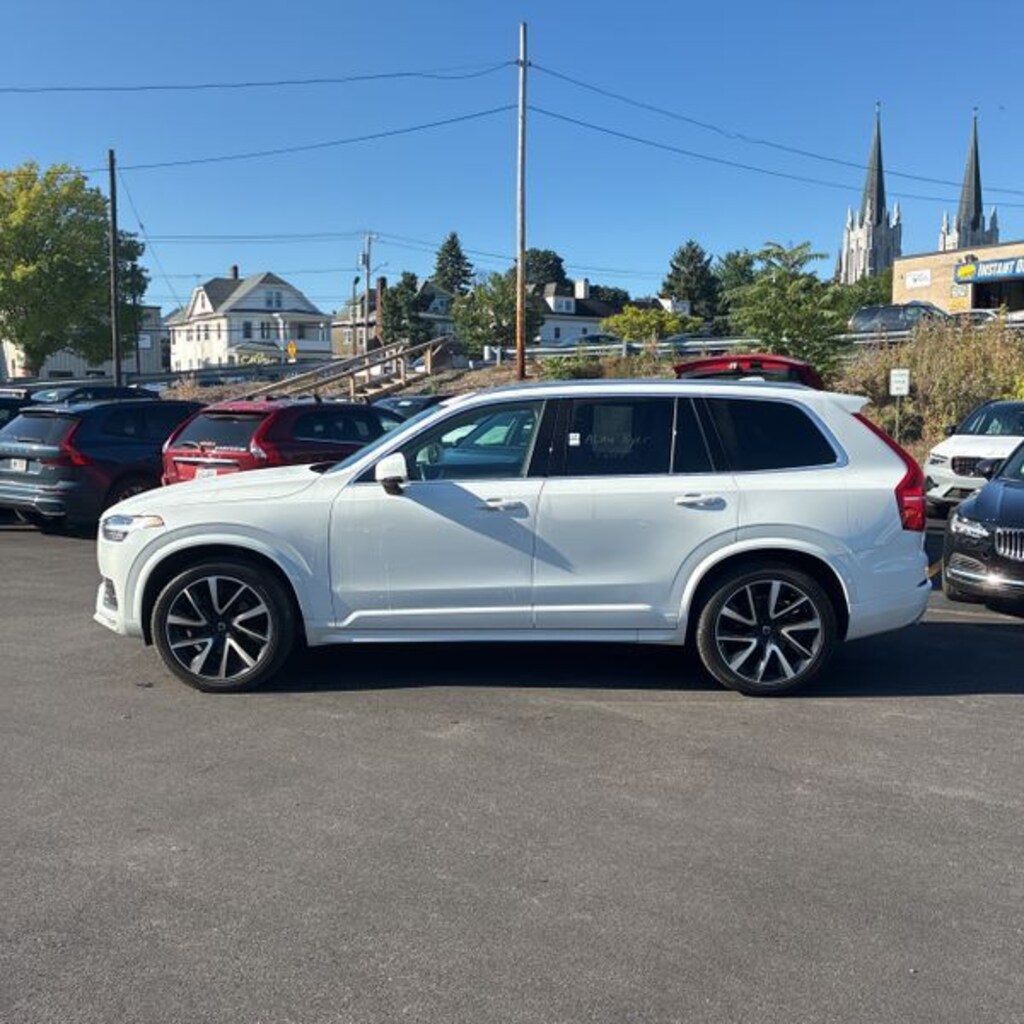 Used 2021 Volvo XC90 T6 Momentum SUV