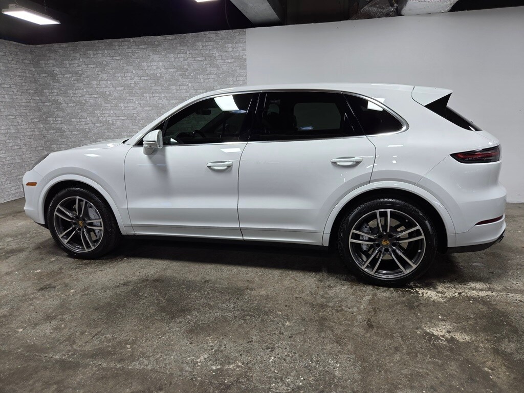 2021 Porsche Cayenne Turbo photo 2