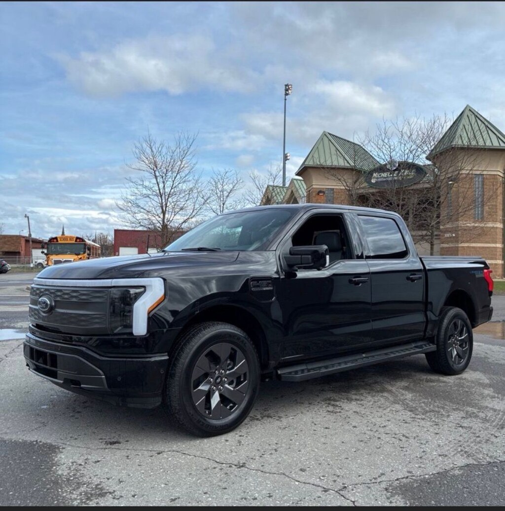 Used 2023 Ford F-150 Lightning Lariat Truck