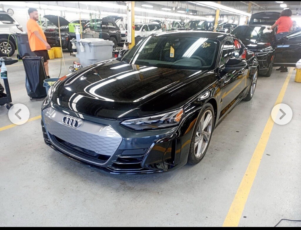 2022 Audi e-tron GT Premium Plus photo 2