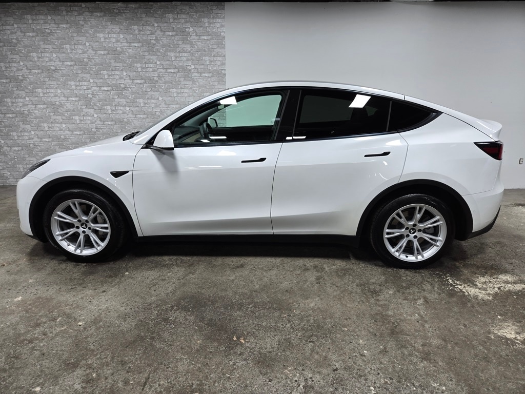 Used 2021 Tesla Model Y Long Range with VIN 5YJYGDEE5MF117039 for sale in Putnam, CT