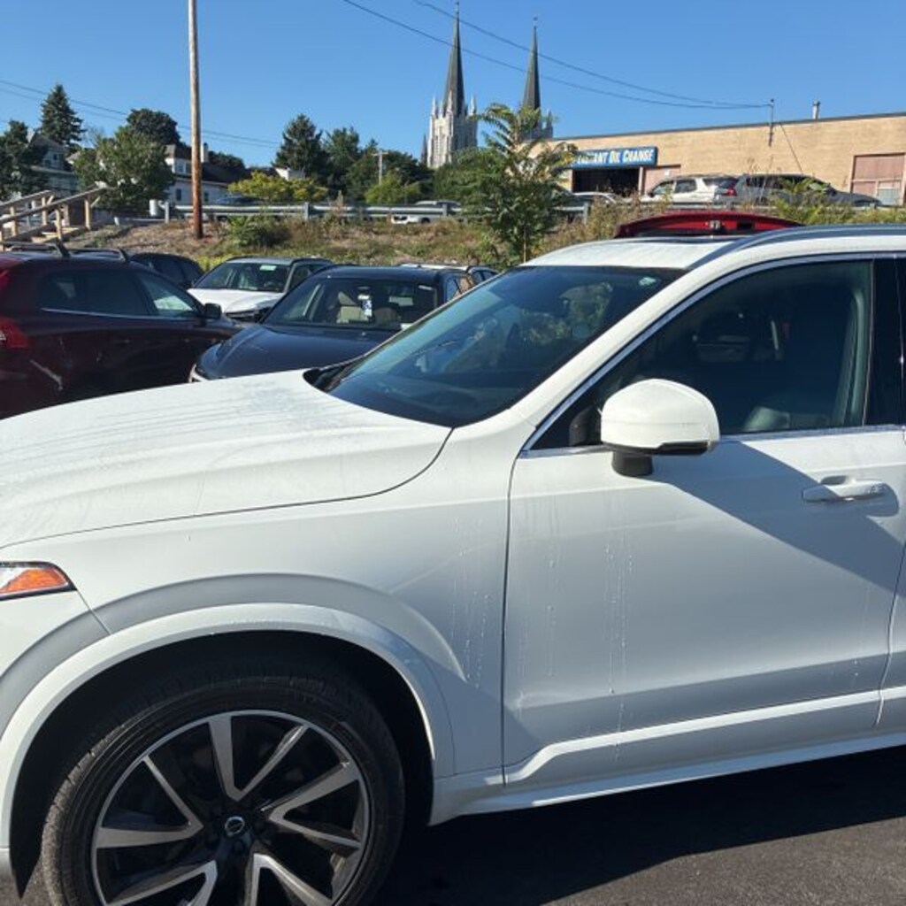 Used 2021 Volvo XC90 T6 Momentum SUV