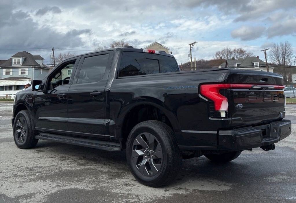 Used 2023 Ford F-150 Lightning Lariat Truck