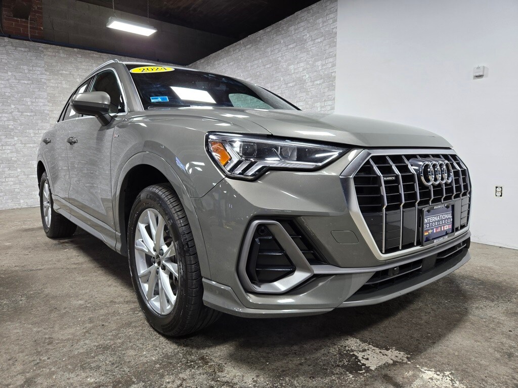2024 Audi Q3 S line Premium photo 3