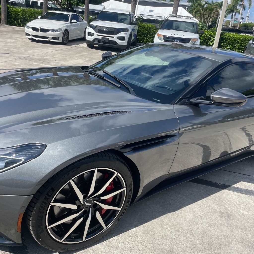 2018 Aston Martin DB11 photo 3