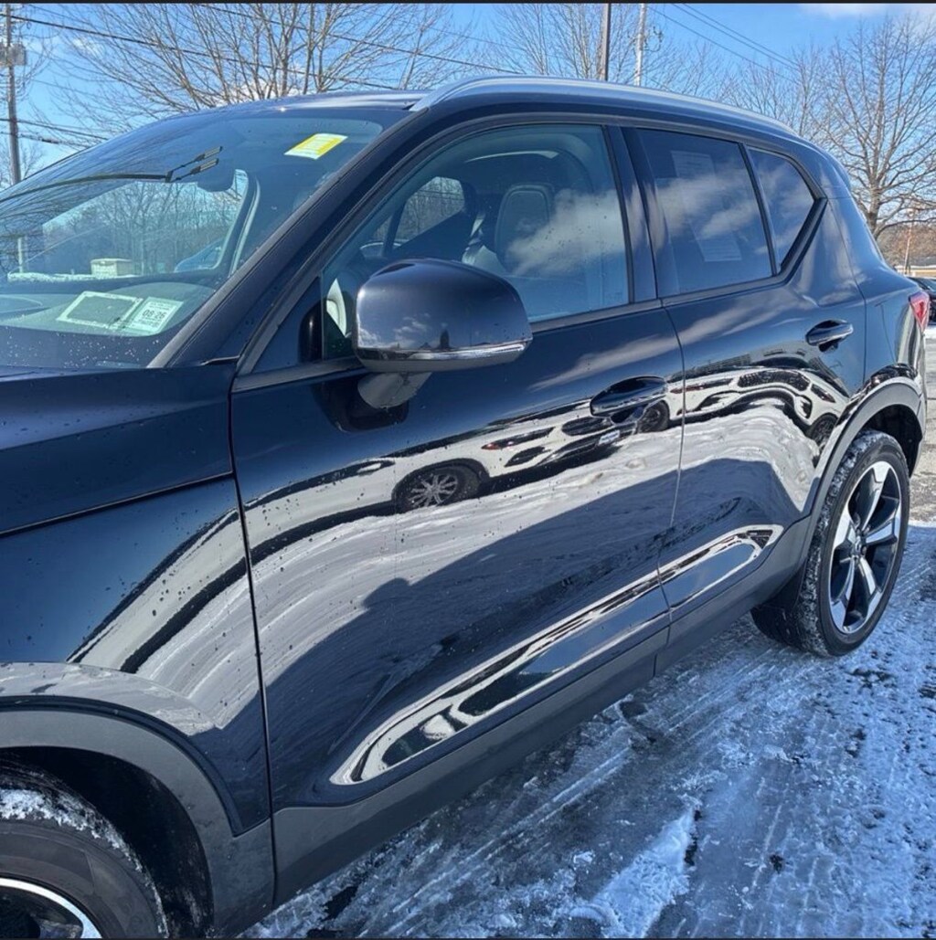 Used 2019 Volvo XC40 Momentum SUV