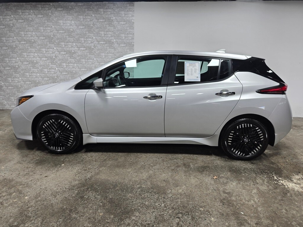 2023 Nissan Leaf SV Plus photo 2