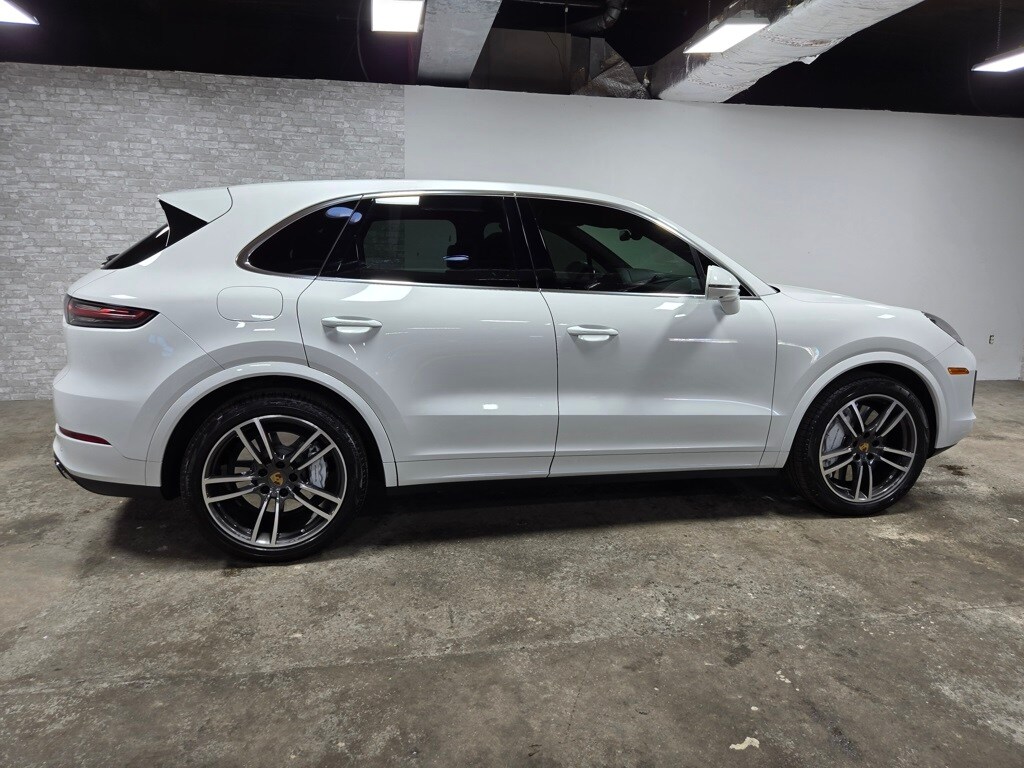 2021 Porsche Cayenne Turbo photo 3