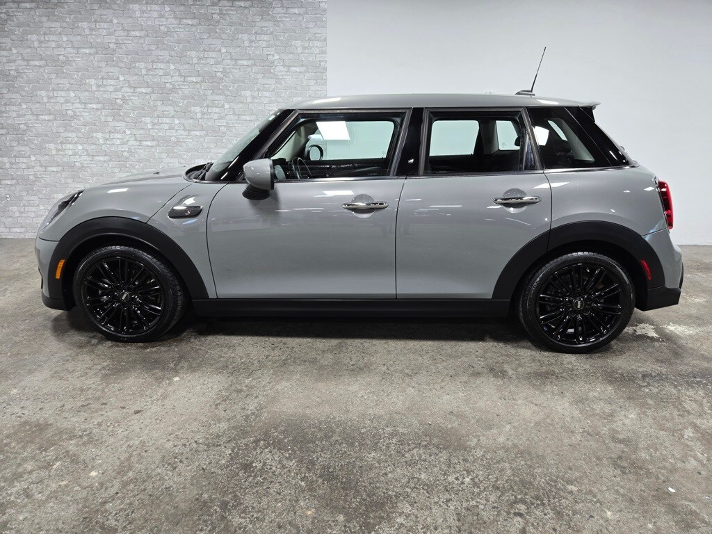 2023 Mini Cooper 4 Door Hardtop Signature photo 2