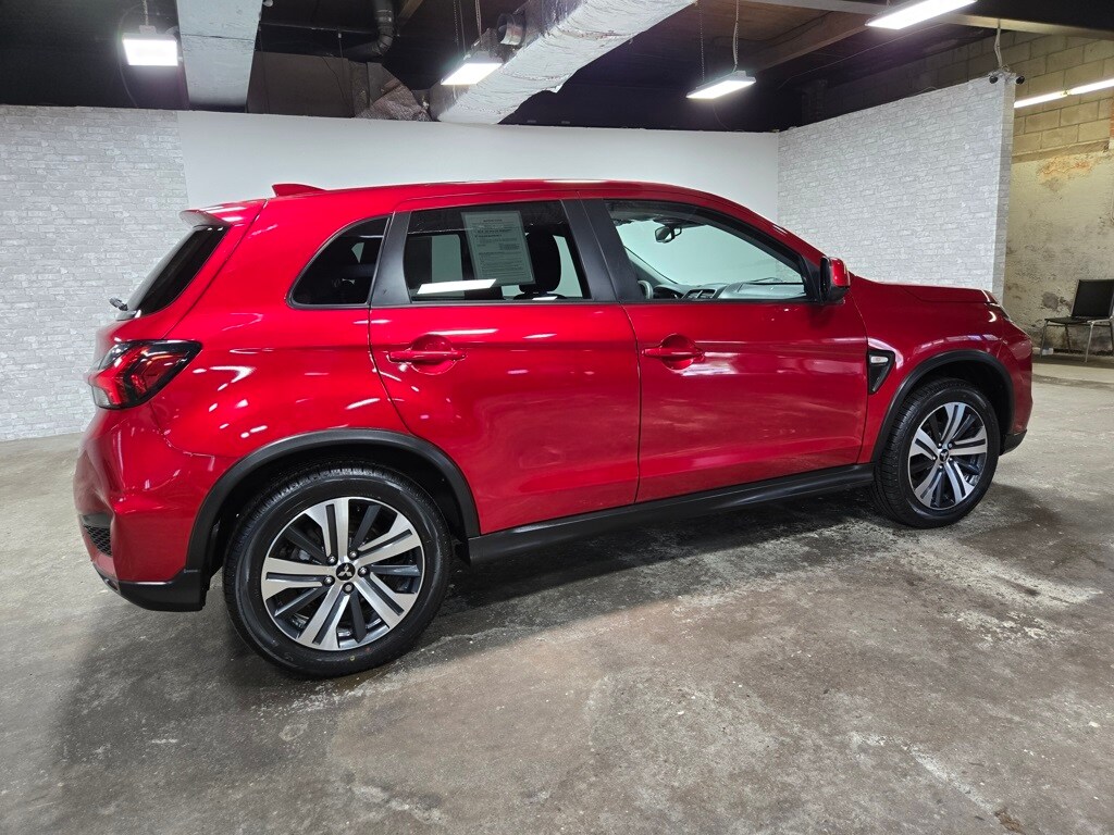 2022 Mitsubishi Outlander Sport LE photo 2